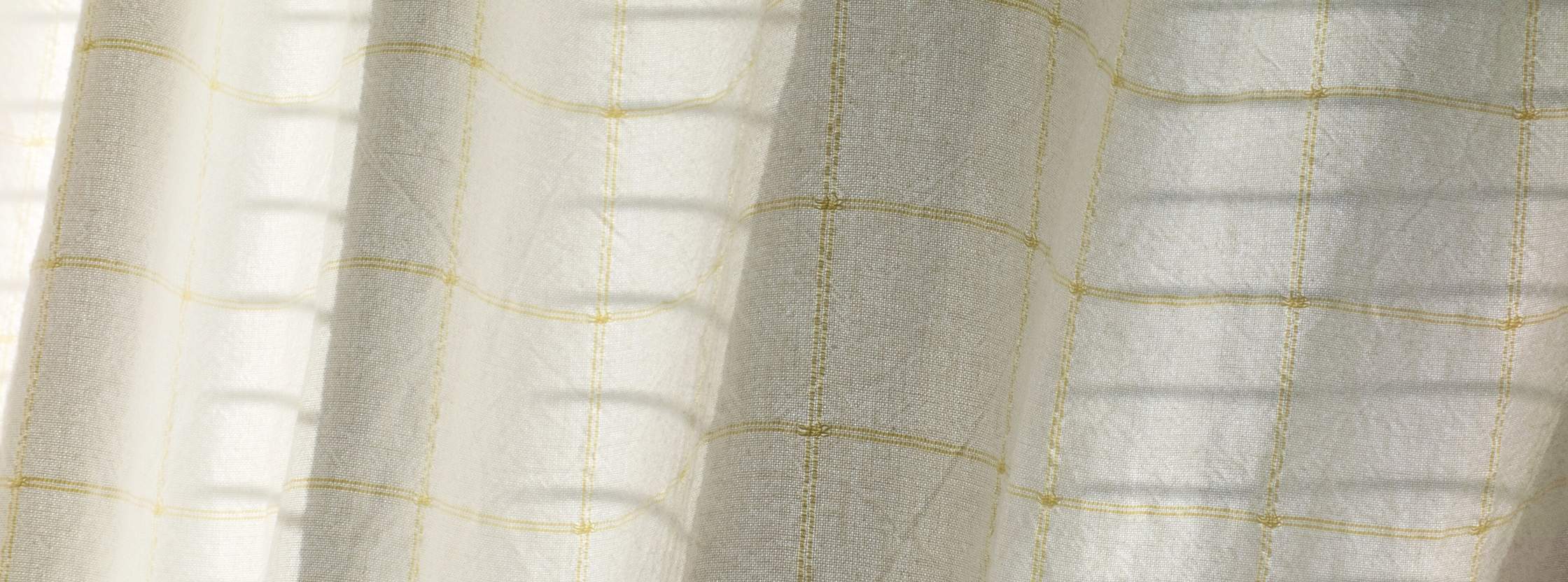 Voile de coton blanc traversé par la lumière